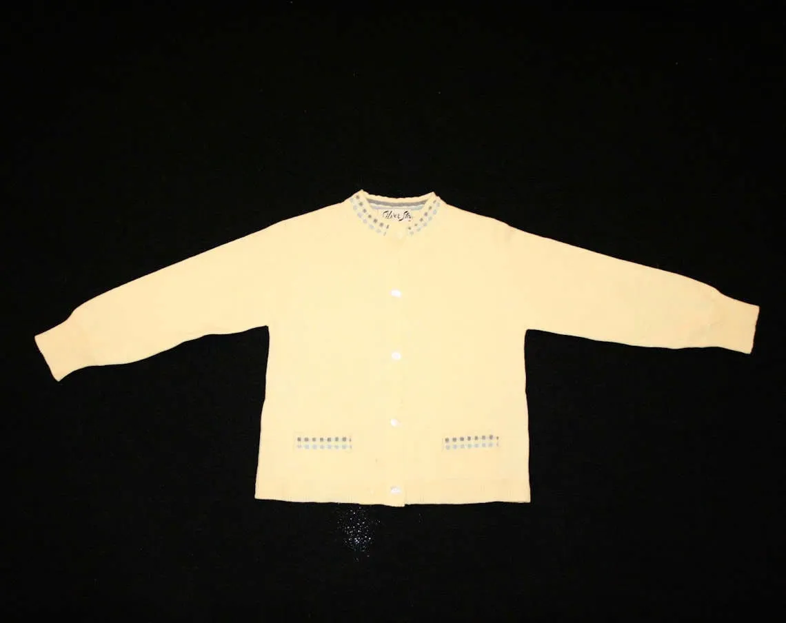 50s Girl's Cardigan - Size 4 to 5 - Button Front Sweater - Ivory Wool Knit - Late 1950s - Baby Blue & Gray Trim - Modern - European - 41991