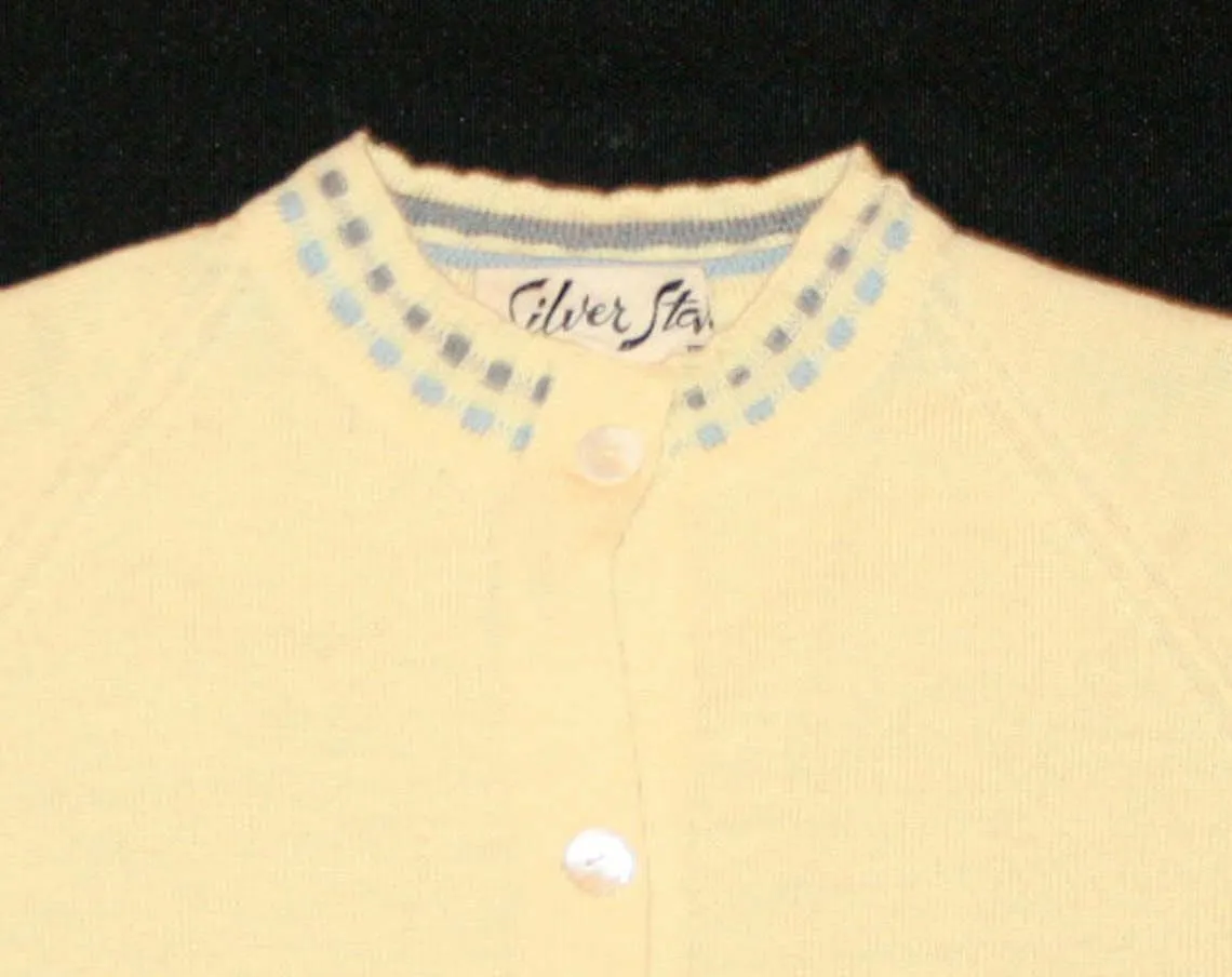 50s Girl's Cardigan - Size 4 to 5 - Button Front Sweater - Ivory Wool Knit - Late 1950s - Baby Blue & Gray Trim - Modern - European - 41991